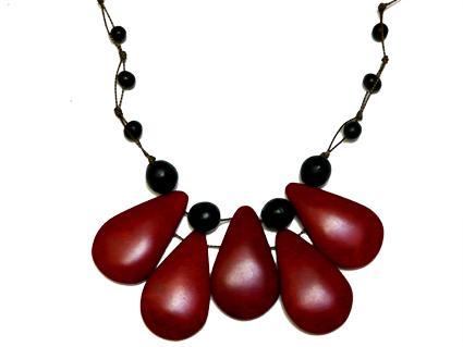 Collier en ivoire végétal