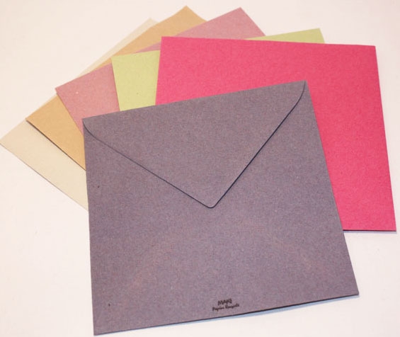 Enveloppes carrées en papier recyclé 