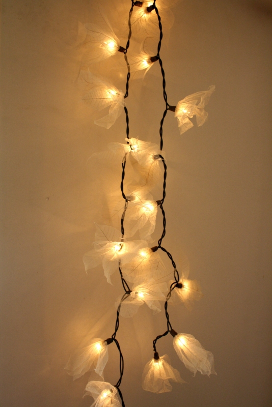 Guirlande lumineuse de feuilles d'hévéa