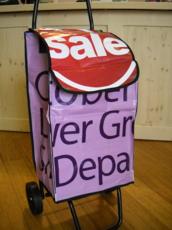 le chariot du marché en bâche recyclée