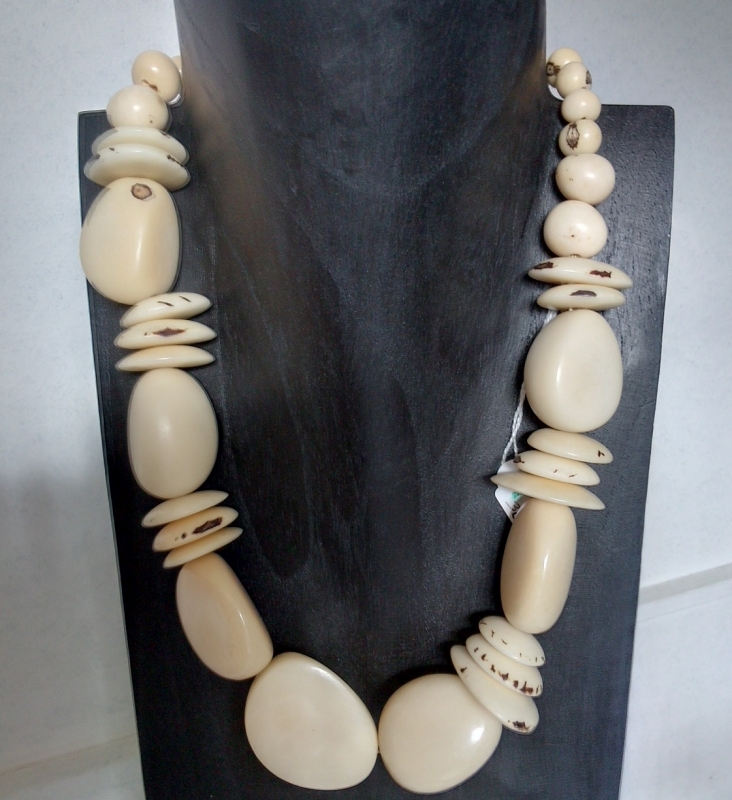 collier PERLES de TAGUA ivoire végétal naturel