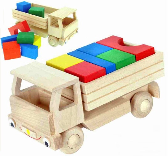 Camion benne en bois avec blocs de construction
